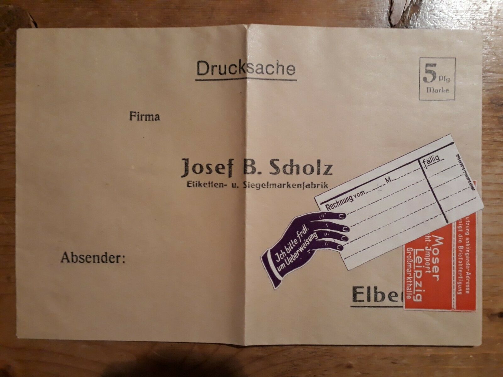 Diese Etiketten auf einem Umschlag führt meine Recherche noch weiter in die Vergangenheit.
